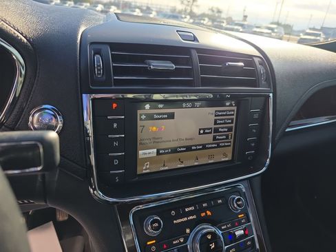 Used 2017 Lincoln Continental Reserve w/ Rear-seat Package image 10