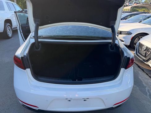 Used 2017 Kia Cadenza Premium w/ Luxury Package FWD image 5