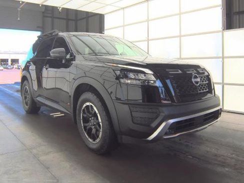 Used 2025 Nissan Pathfinder Rock Creek AWD/4WD image 3