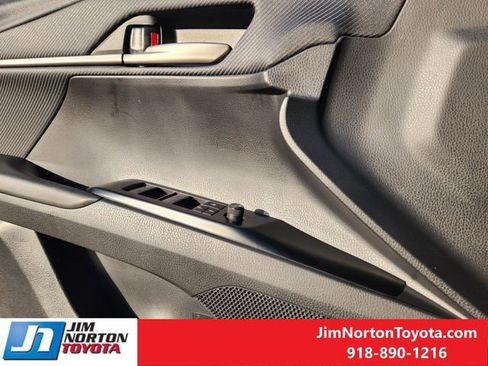 Used 2025 Toyota Camry SE image 25