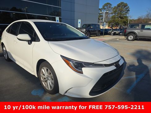 Used 2023 Toyota Corolla LE image 2