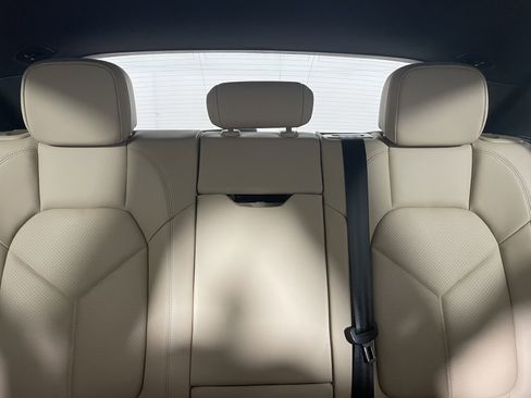 Used 2025 Porsche Macan image 16