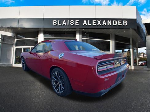 Used 2016 Dodge Challenger SRT w/ Technology Group image 8