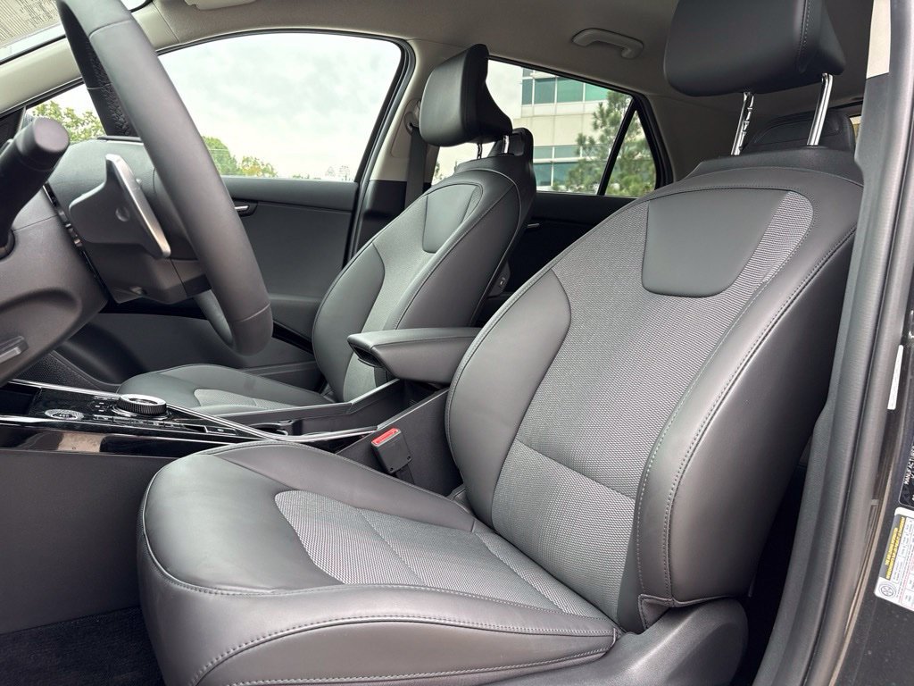 Used 2023 Kia Niro EX FWD image 8