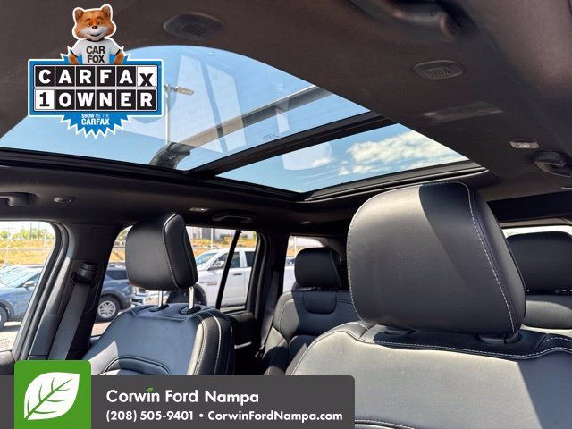 Used 2025 Jeep Grand Cherokee Limited w/ Luxury Tech Group II AWD/4WD image 10
