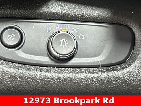 Certified 2025 Chevrolet Trax RS w/ Sunroof Package image 10