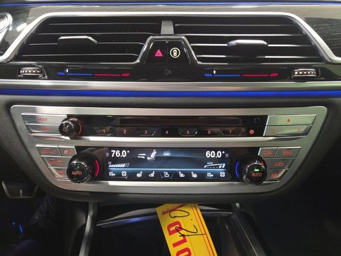 Used 2017 BMW 750i xDrive image 27