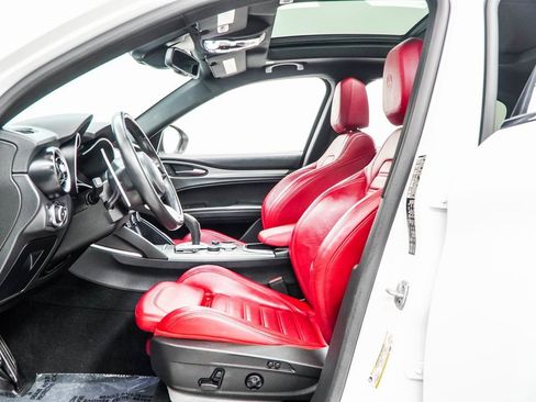 Used 2023 Alfa Romeo Stelvio Veloce image 39
