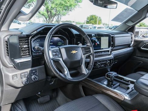 Used 2023 Chevrolet Silverado 1500 LT w/ Z71 Off-Road Package AWD/4WD image 22