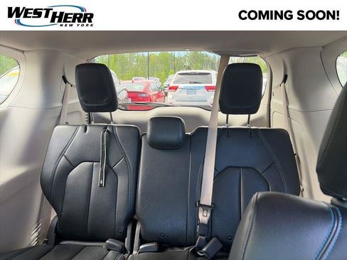 Used 2021 Chrysler Pacifica Touring-L w/ Uconnect Theater Family Group AWD/4WD image 7