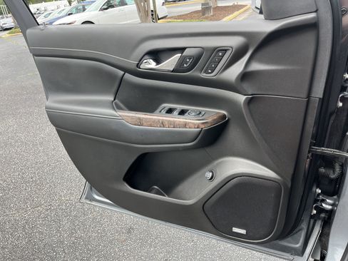 Used 2021 GMC Acadia Denali w/ Denali Technology Package FWD image 15