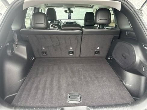 Used 2019 Jeep Cherokee Limited AWD/4WD image 18