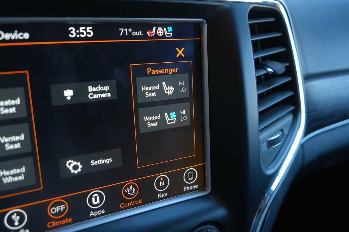 Used 2018 Jeep Grand Cherokee Summit w/ Skid Plate Group AWD/4WD image 24