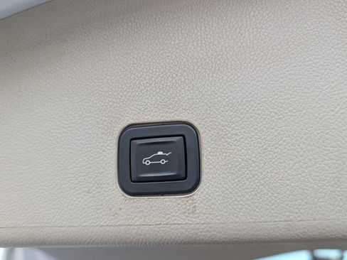 Used 2012 Cadillac SRX Luxury image 12