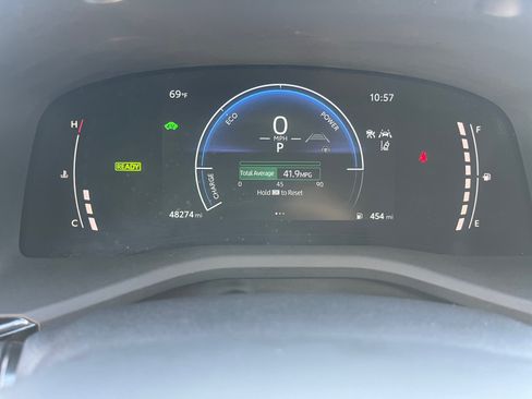 Used 2025 Toyota Camry LE FWD image 13