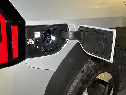 Certified 2024 Kia EV9 Light Long Range image 5