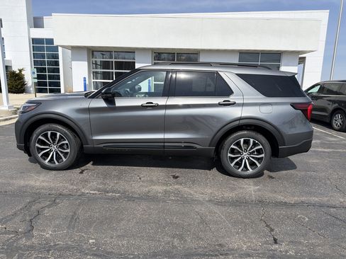 New 2026 Ford Explorer ST-Line image 8