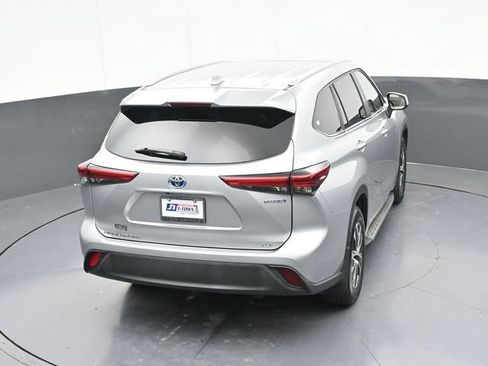 Used 2023 Toyota Highlander XLE FWD image 40