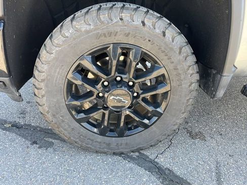 Used 2025 Chevrolet Silverado 3500 LT w/ Trail Boss Package image 9