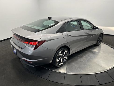 Certified 2023 Hyundai Elantra SEL w/ Convenience Package image 6