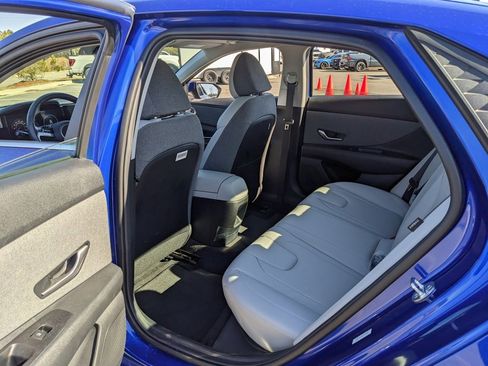 Used 2024 Hyundai Elantra Limited image 42