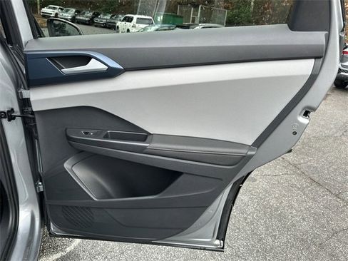 Certified 2024 Volkswagen Taos SE image 16