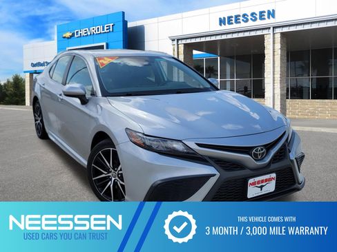 Used 2024 Toyota Camry SE FWD image 1