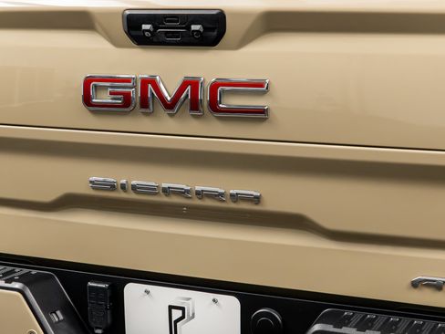 Used 2022 GMC Sierra 1500 AT4 w/ AT4 Premium Package AWD/4WD image 18