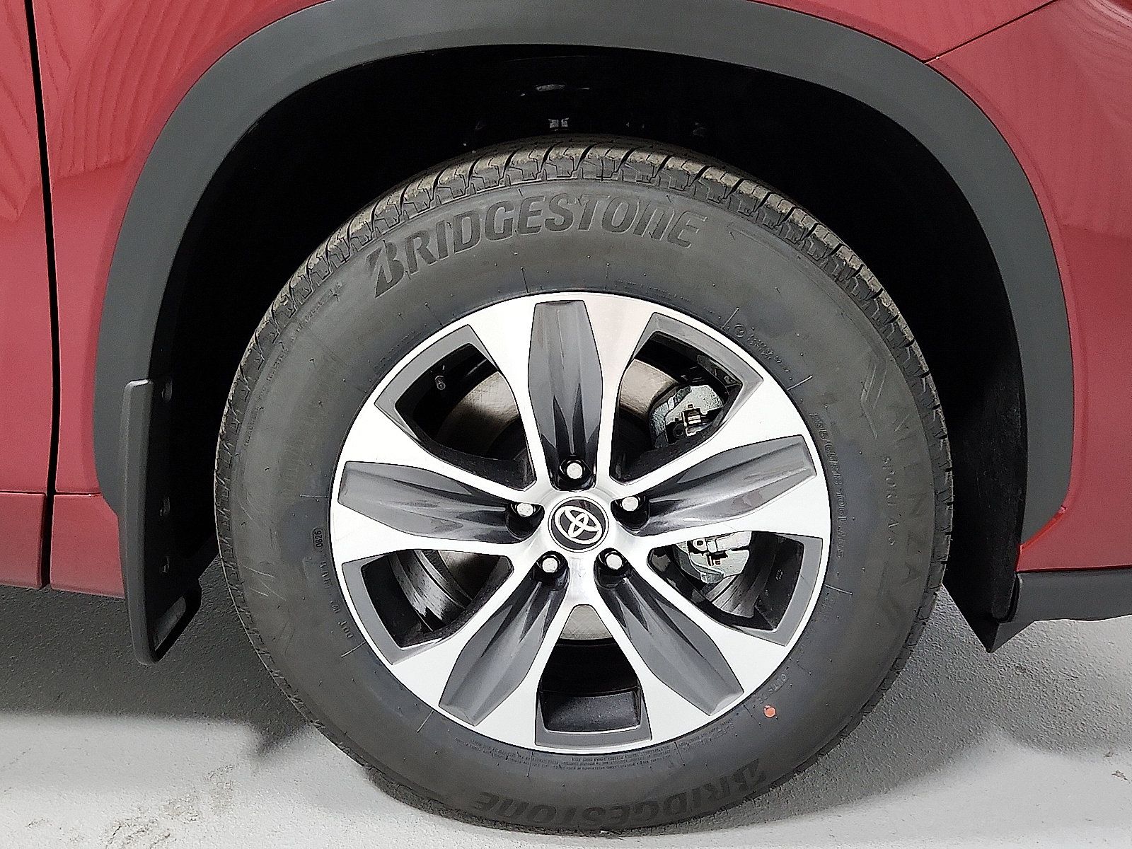 Certified 2026 Toyota Highlander XLE AWD/4WD image 6