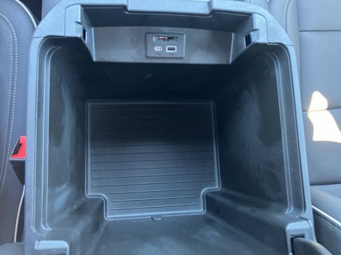 Used 2021 GMC Yukon SLT w/ SLT Premium Package image 23