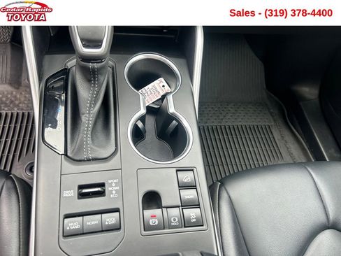 Certified 2023 Toyota Highlander XLE image 22