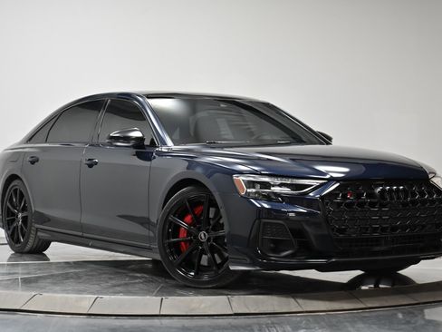Used 2022 Audi S8 image 17