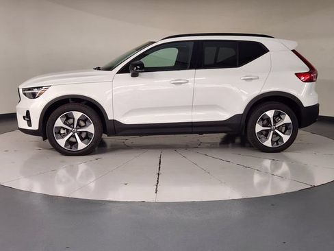 Certified 2026 Volvo XC40 B5 Plus AWD/4WD image 5