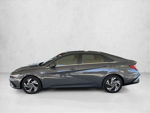 Used 2025 Hyundai Elantra SEL FWD image 2
