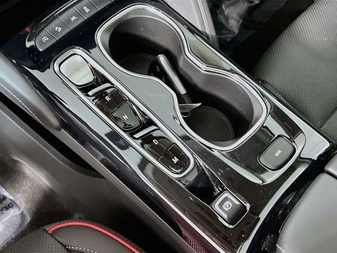 Certified 2023 Buick Envision Essence w/ Technology Package I AWD/4WD image 16