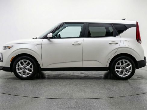 Used 2025 Kia Soul LX w/ LX Technology Package FWD image 5