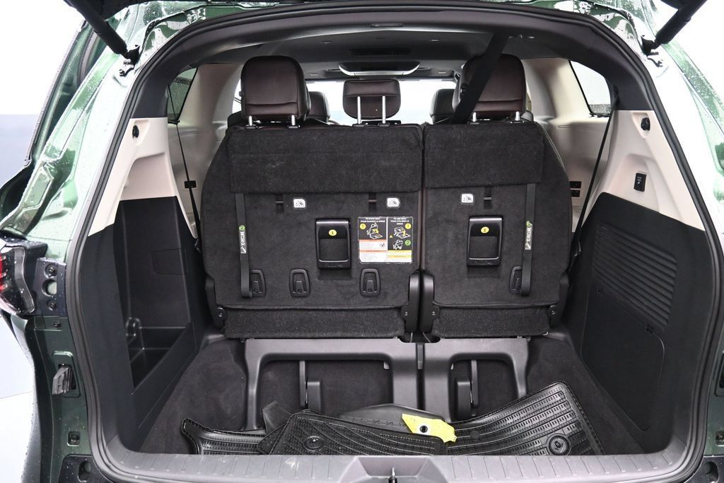 Used 2024 Toyota Sienna Platinum AWD/4WD image 32