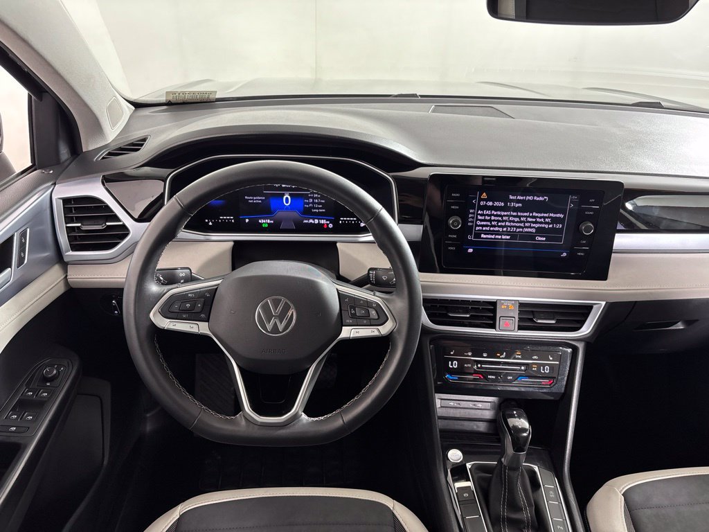 Used 2025 Volkswagen Taos SE FWD image 2