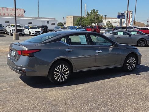 Used 2025 Nissan Altima 2.5 SV AWD/4WD image 4