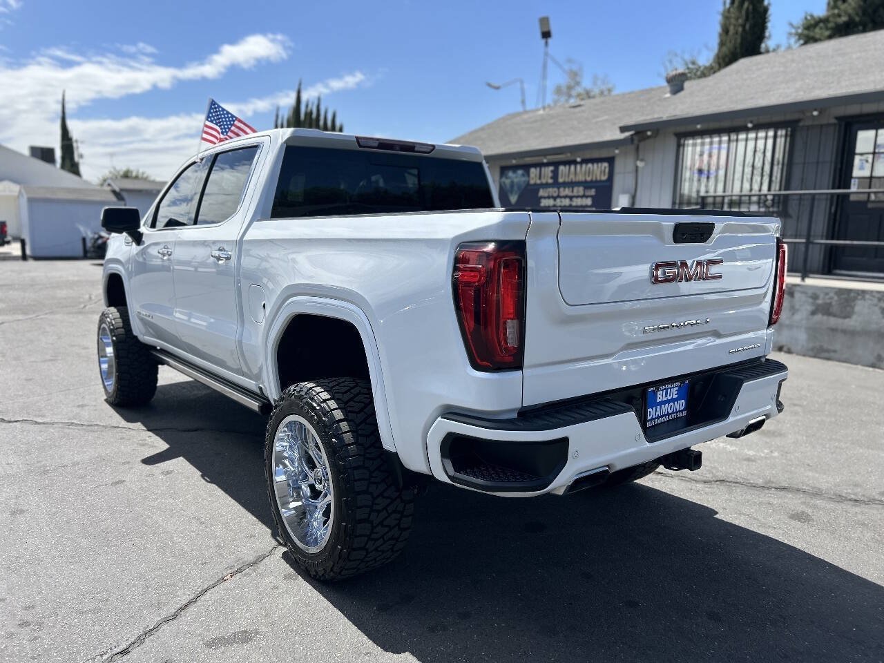Used 2019 GMC Sierra 1500 Denali w/ Denali Ultimate Package AWD/4WD image 4