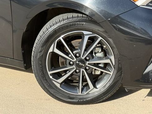 Used 2023 Kia Forte LXS FWD image 2