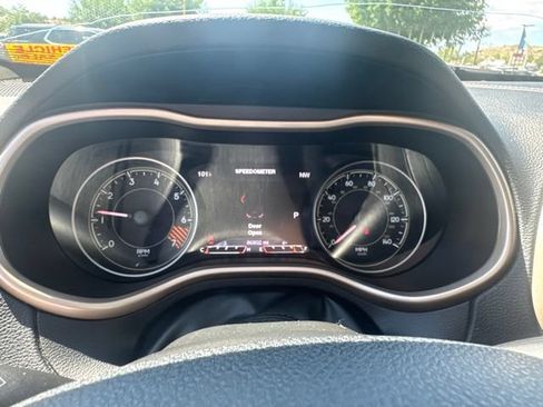 Used 2014 Jeep Cherokee Limited w/ Luxury Group FWD image 10