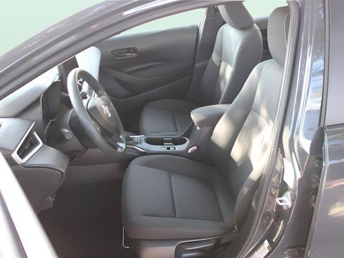 Used 2025 Toyota Corolla LE image 31