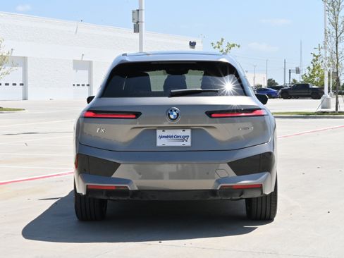 Used 2024 BMW iX xDrive50 w/ Sport Package AWD/4WD image 8