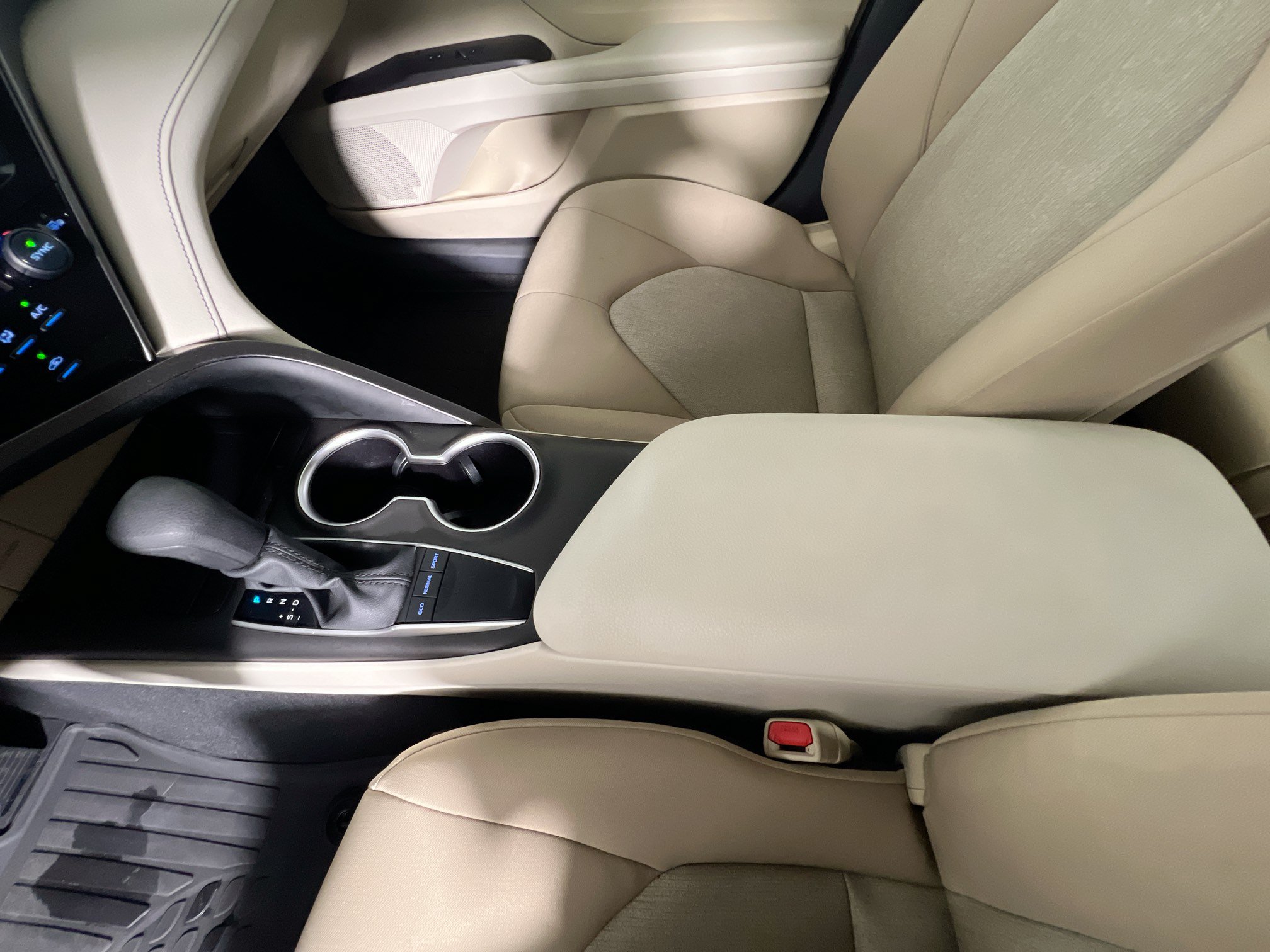 Used 2024 Toyota Camry LE w/ Convenience Package FWD image 25