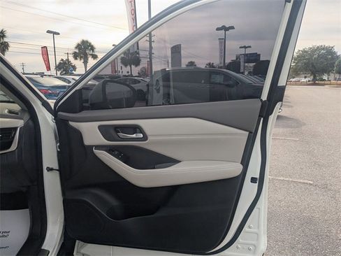 Used 2023 Nissan Rogue SL w/ SL Premium Package image 33