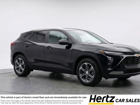 Used 2025 Chevrolet Blazer LT image 1
