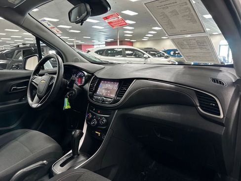 Used 2020 Chevrolet Trax LS image 31