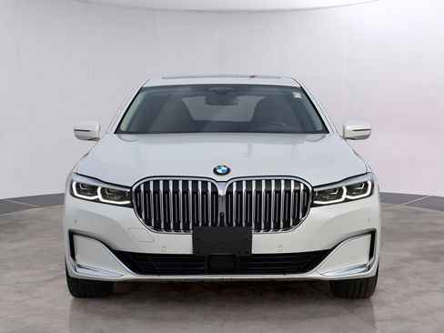 Used 2021 BMW 740i xDrive w/ Premium Package AWD/4WD image 2