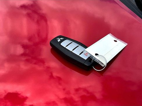 Used 2023 Mitsubishi Outlander SE image 12